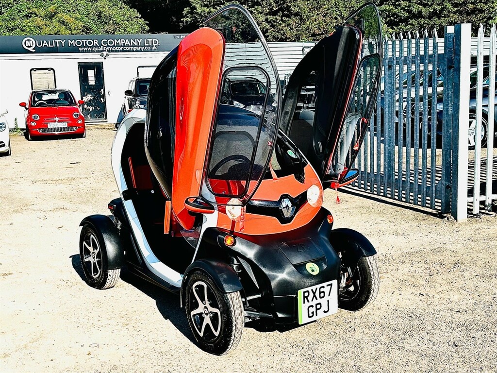 Renault Twizy Dynamique Coupe White #10