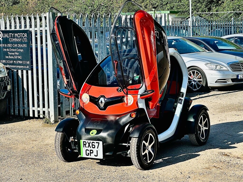 Renault Twizy Dynamique Coupe White #11