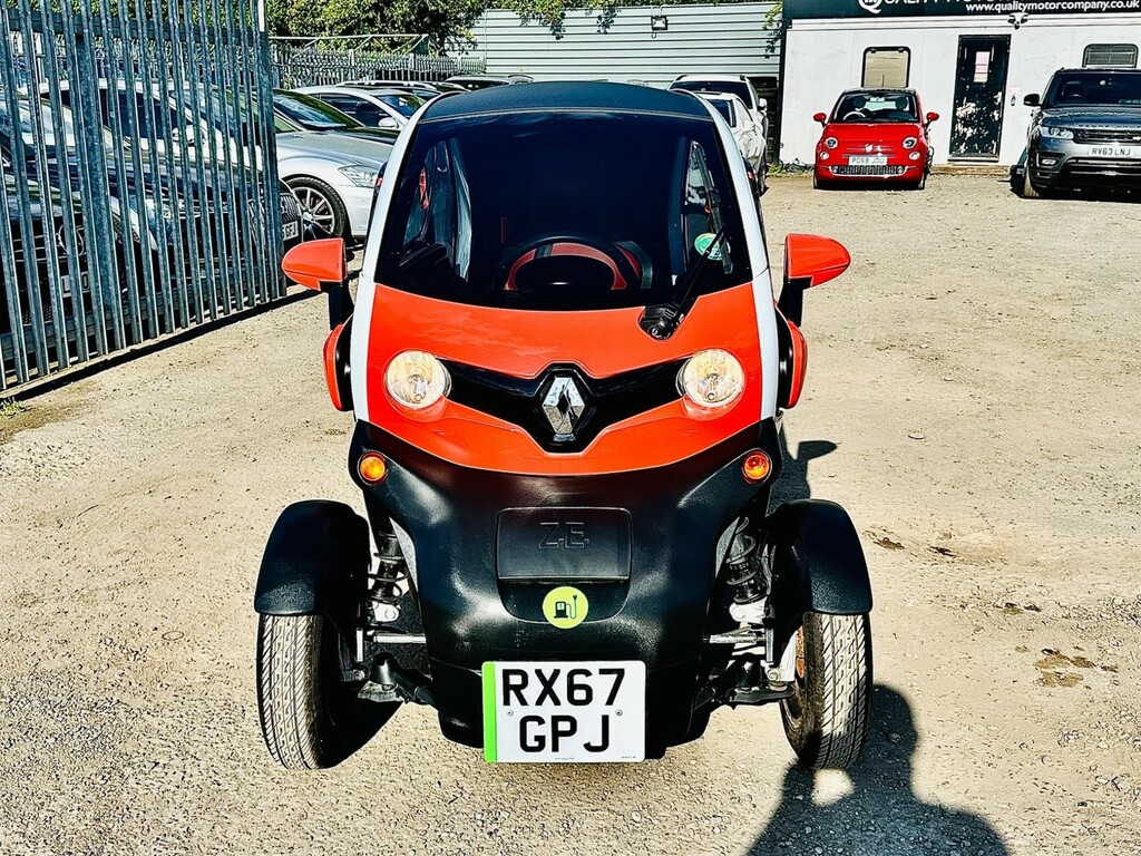 Renault Twizy Dynamique Coupe White #4