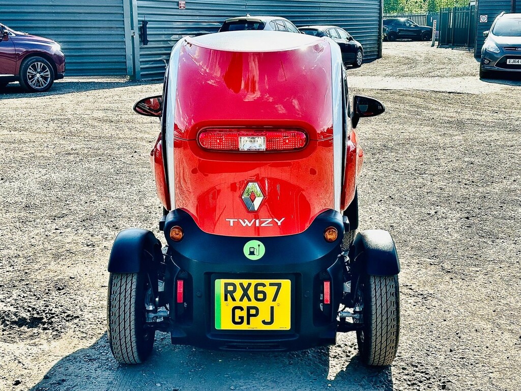 Renault Twizy Dynamique Coupe White #13