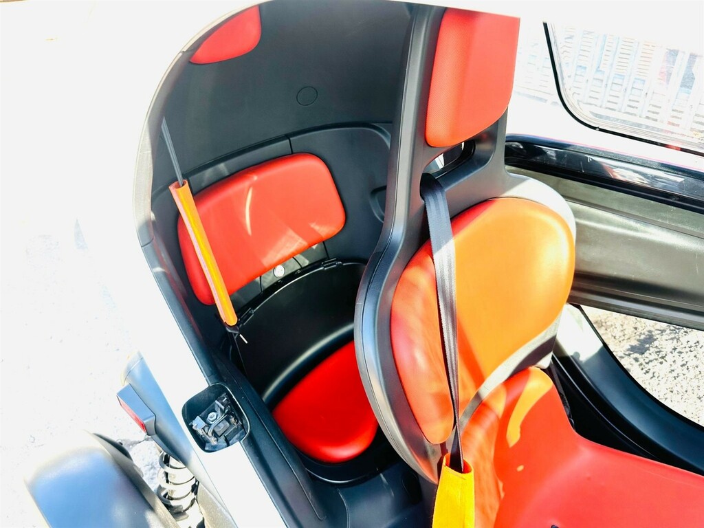 Renault Twizy Dynamique Coupe White #3