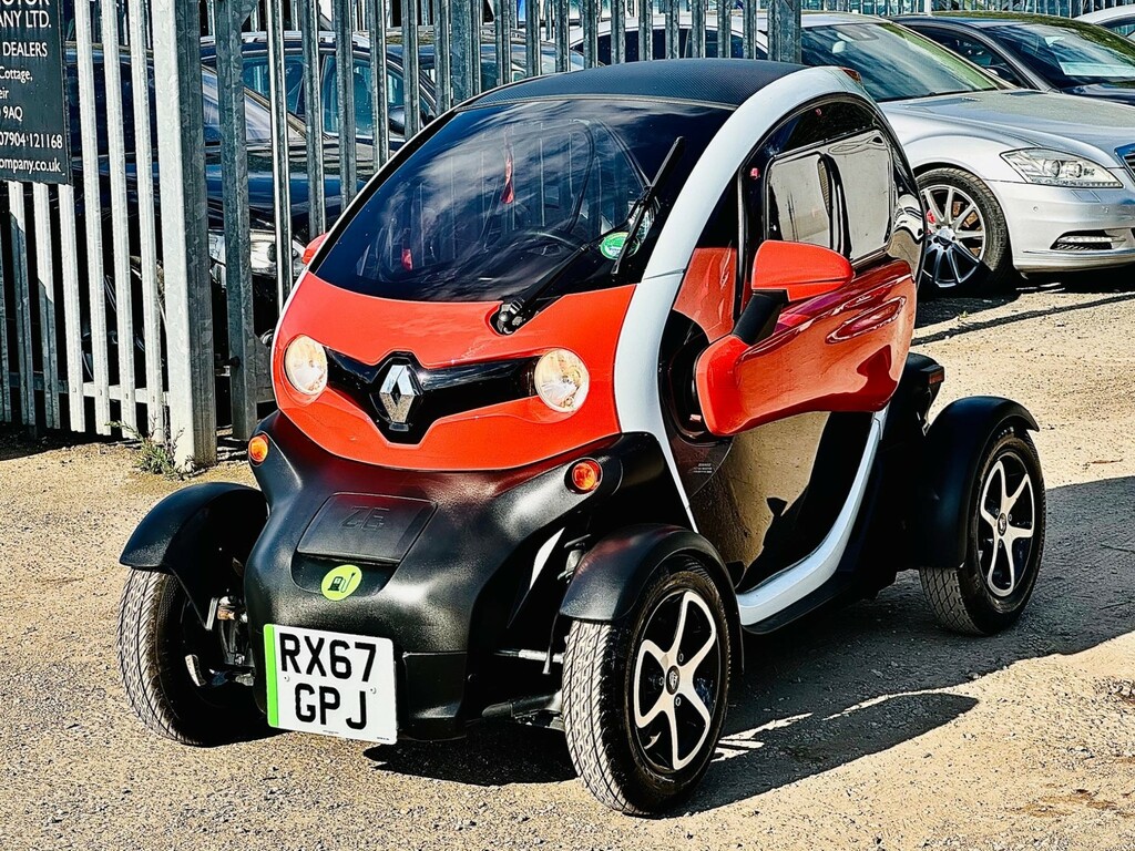 Renault Twizy Dynamique Coupe White #5