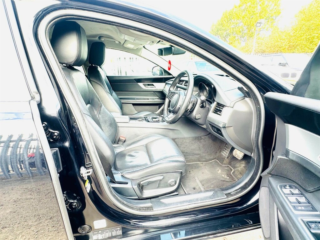 Jaguar XF 2.0D Prestige Euro 6 Ss LJ19HFD Black #2