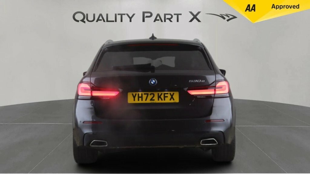 BMW 5 Series Estate YH72KFX Grey #6