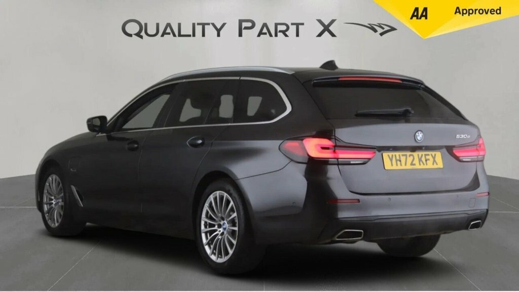 BMW 5 Series Estate YH72KFX Grey #5