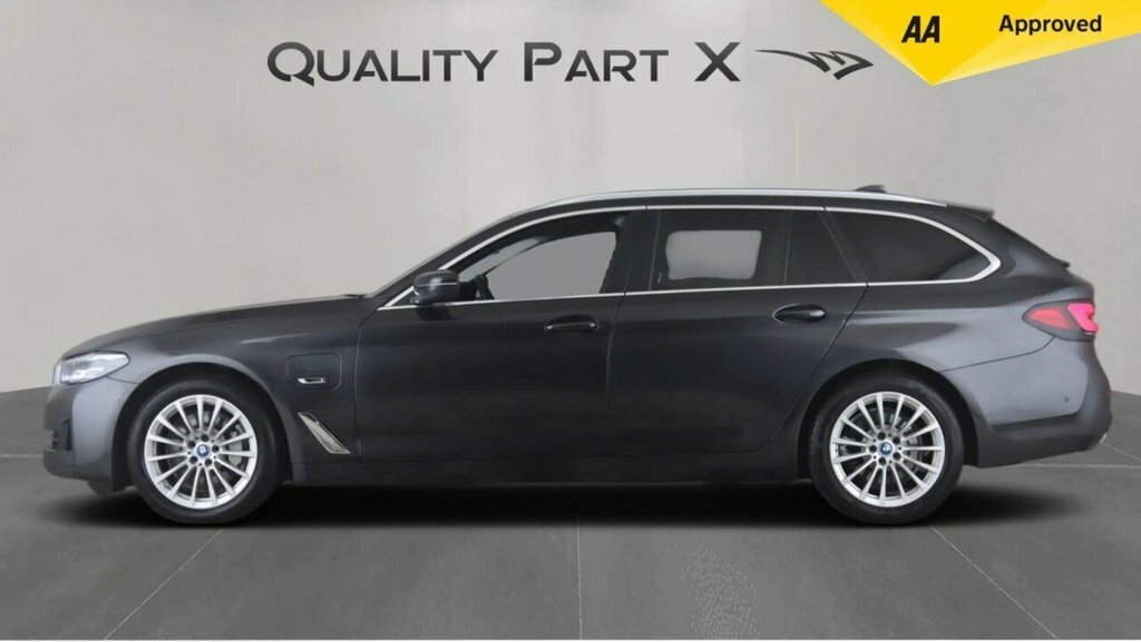 BMW 5 Series Estate YH72KFX Grey #4
