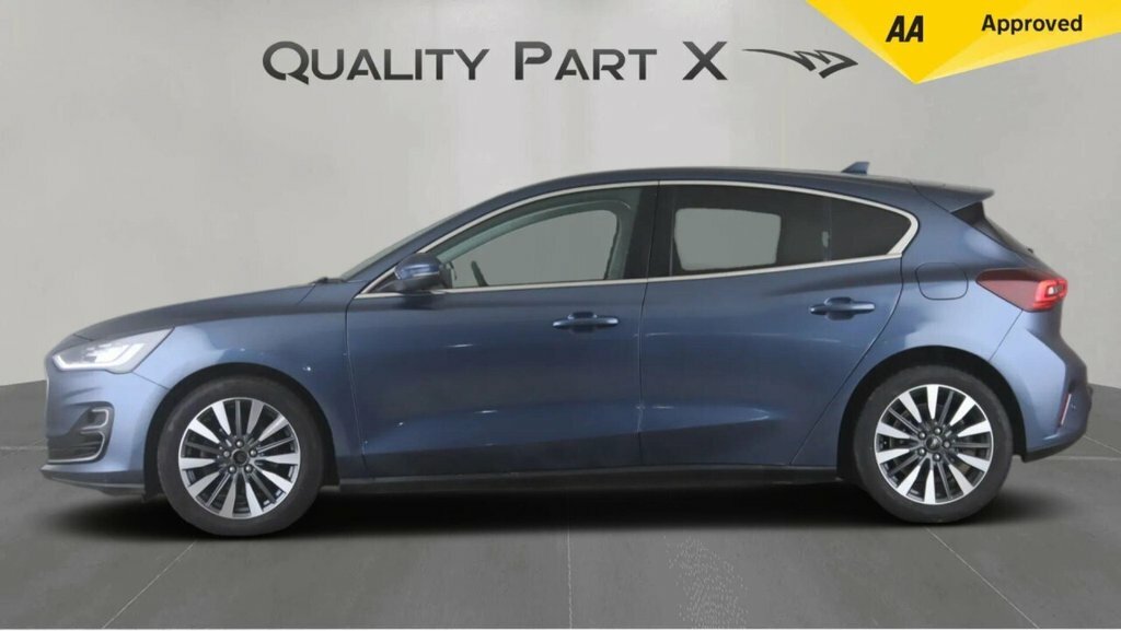 Ford Focus Hatchback XGZ6039 Blue #4