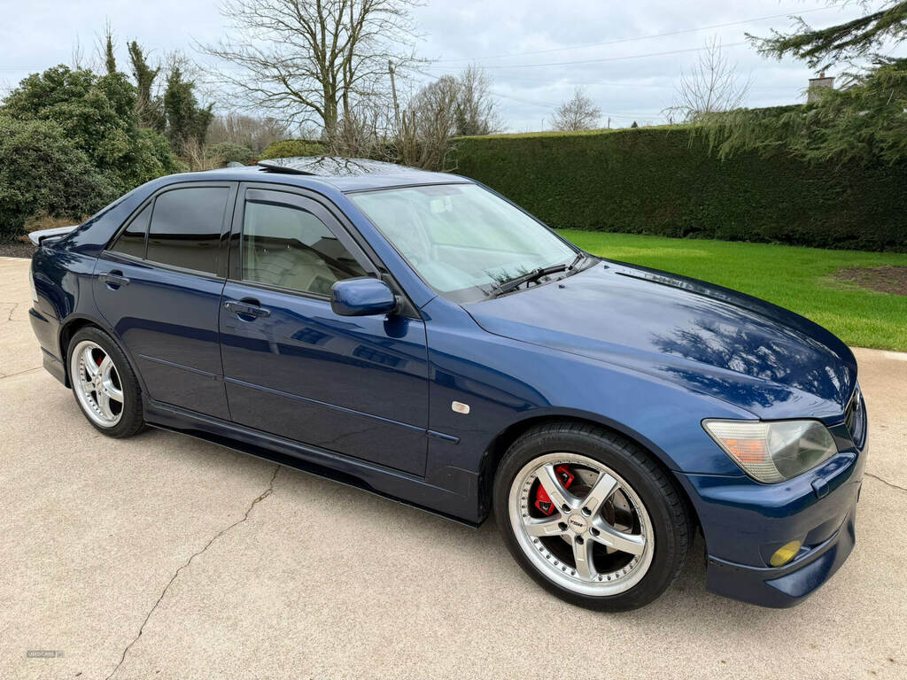 Lexus IS 200 2.0 Se Blue #2