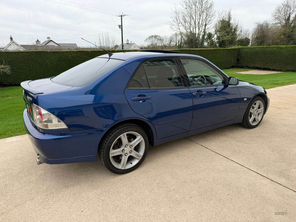 Lexus IS 2.0 Se Silver #12