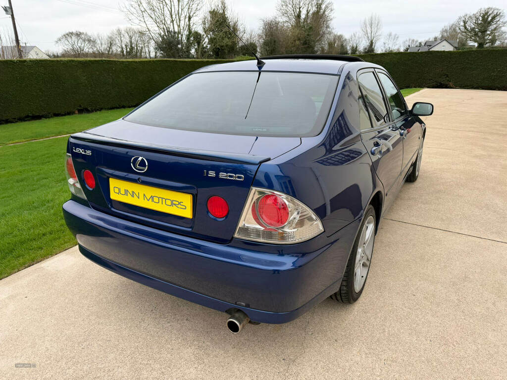 Lexus IS 2.0 Se Silver #8