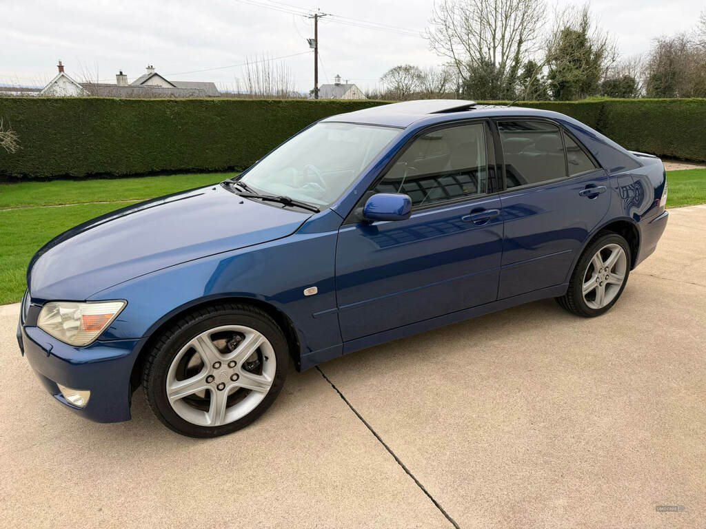 Lexus IS 2.0 Se Silver #2