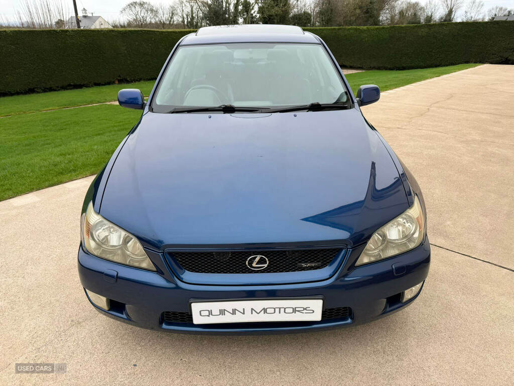 Lexus IS 2.0 Se Silver #3