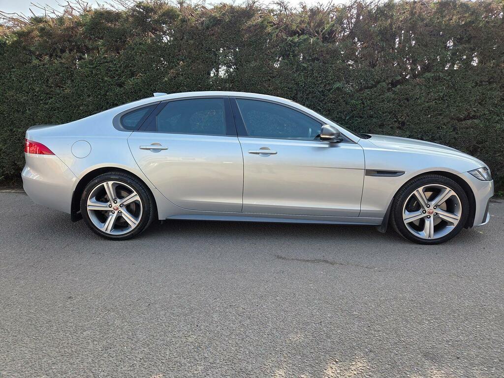 Jaguar XF Saloon 3.0 D V6 300 Sport 2019 Silver #4
