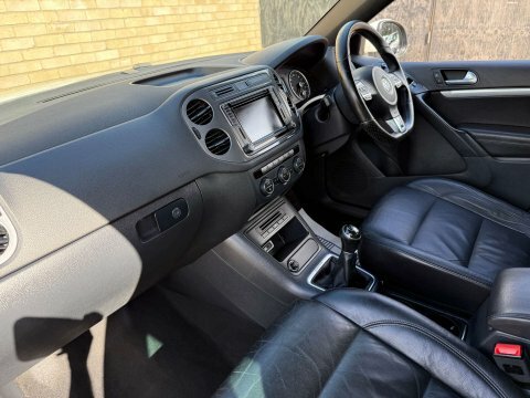 Volkswagen Tiguan 2.0 Tiguan R-line KM65UVZ White #2