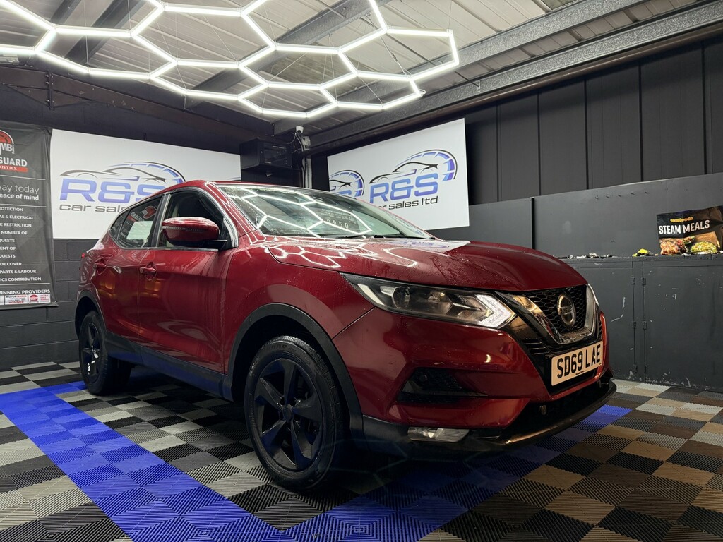 Nissan Qashqai 1.3 Dig-t Acenta Premium 2019 SD69LAE Red #2