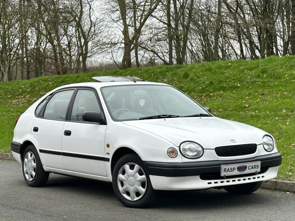 Toyota Corolla Hatchback 2.0 D Sportif 1998R White