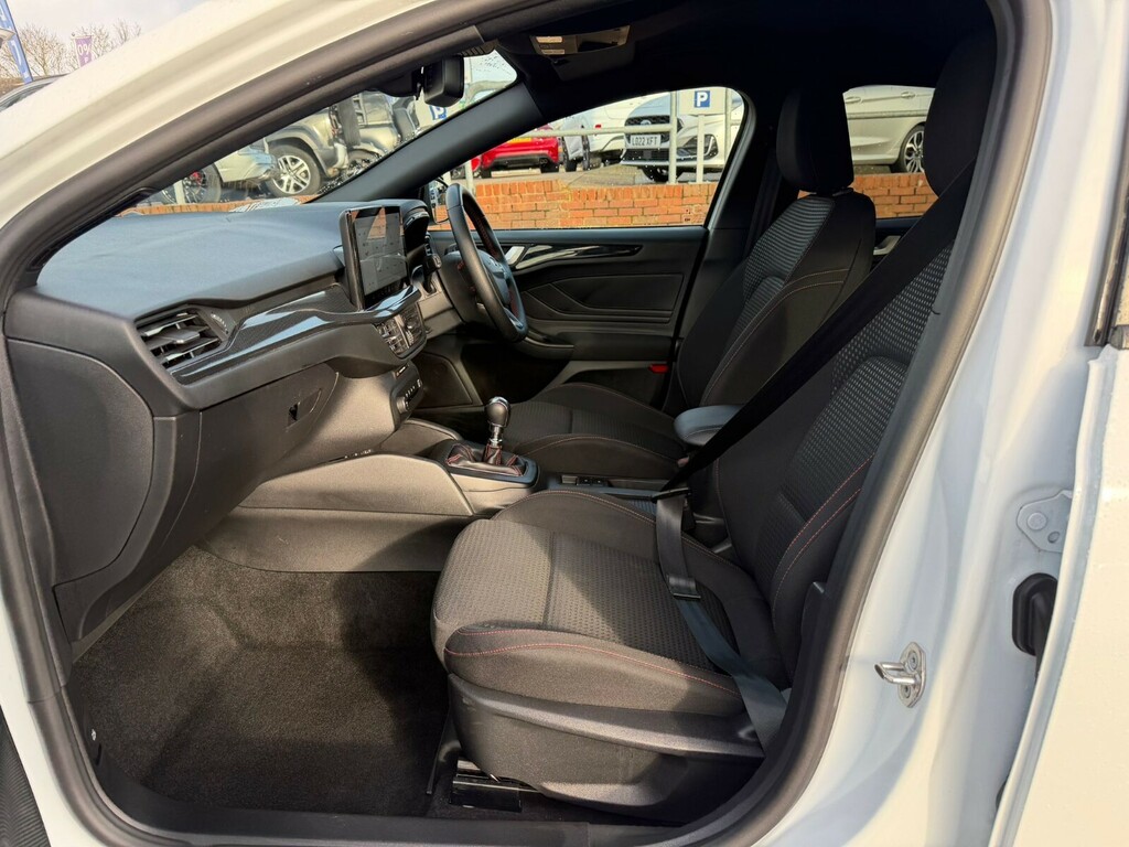 Ford Focus Focus Hatchback 1.0 Ecoboost Hybrid Mhev St-line 5 EG24HHJ White #6