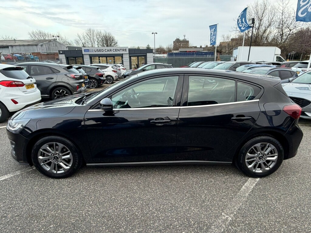 Ford Focus Focus Hatchback 1.0 Ecoboost 125 Titanium EJ22KVK Black #5