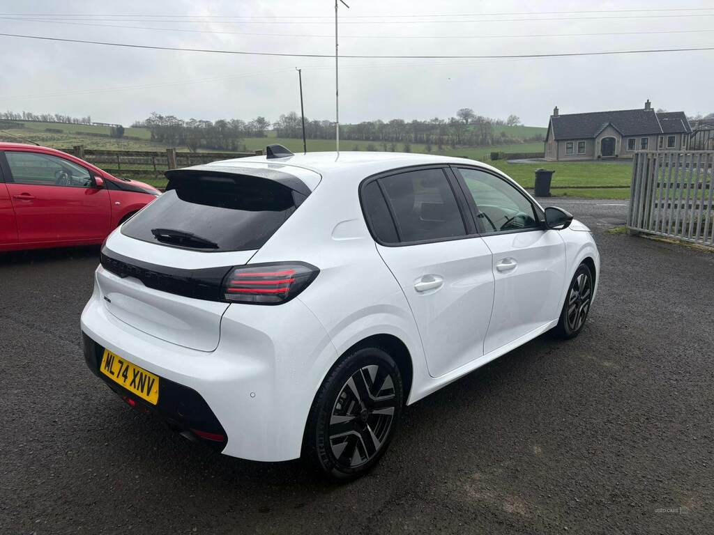 Peugeot 208 1.2 Puretech 100 Allure ML74XNV White #3