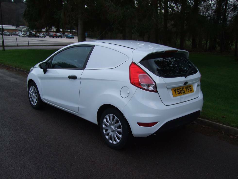 Ford Fiesta Base Tdci YS66YPR White #3
