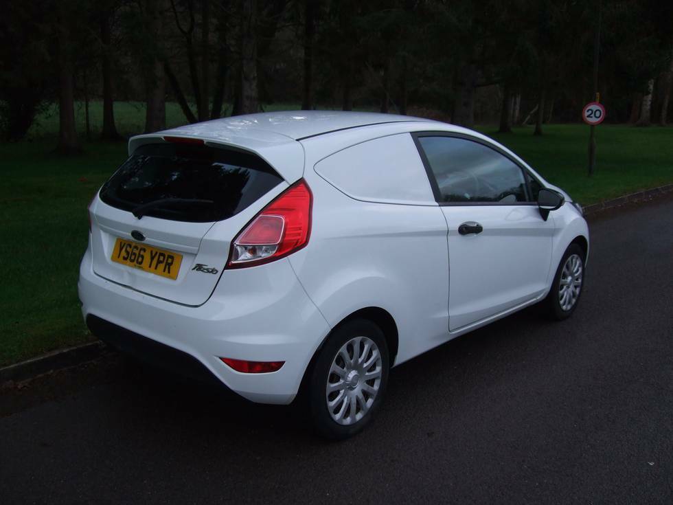 Ford Fiesta Base Tdci YS66YPR White #6