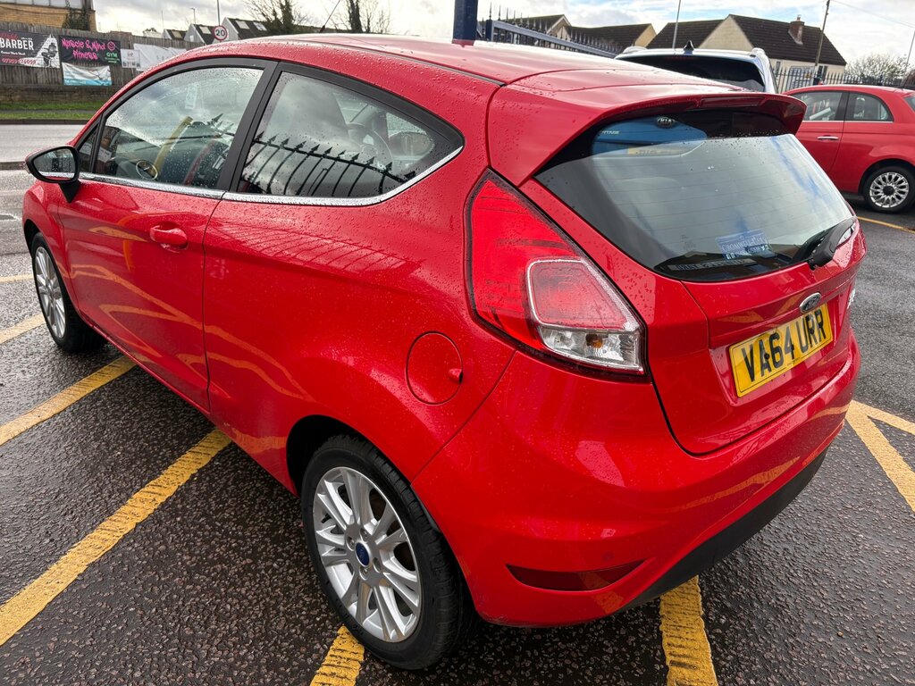 Ford Fiesta 1.25 Zetec Hatchback - 35 Road Tax VA64URR Red #4