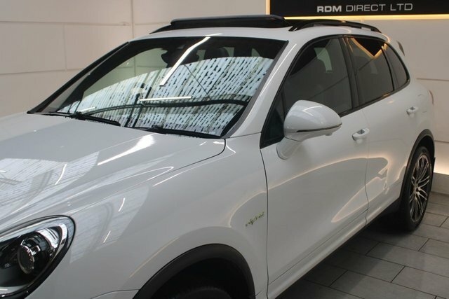 Porsche Cayenne Suv LA16OJE White #4