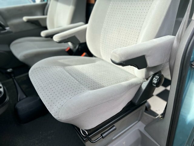 Volkswagen Caravelle 2.5 Td Gl 7 Seats Red #23