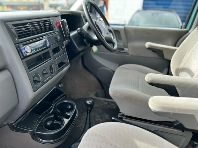 Volkswagen Caravelle 2.5 Td Gl 7 Seats Red #24