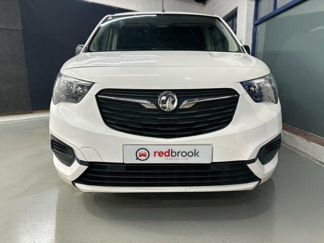 Vauxhall Combo 1.5 Turbo D 2300 Sportive Panel Van Man DY70OFU White #4