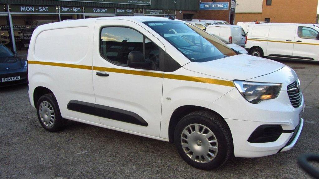 Vauxhall Combo 1.6L Sportive DS70XBB White #4
