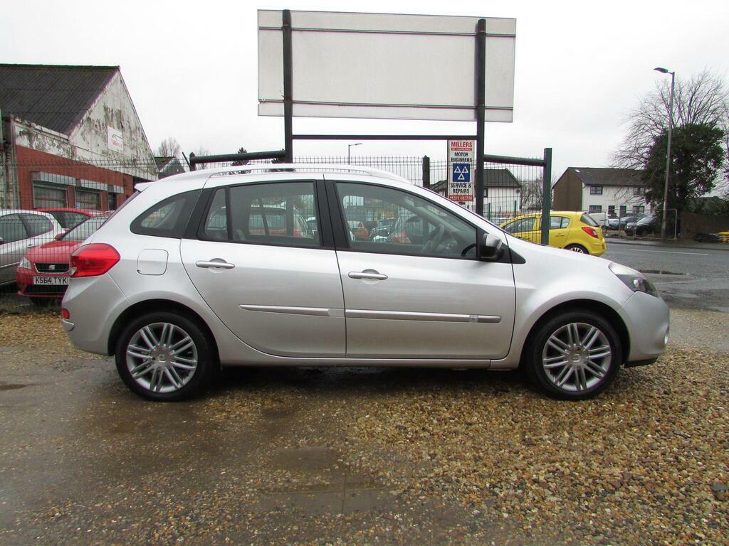 Renault Clio 1.2 Dynamique Tomtom Sport Tourer Euro 5 SG62ZHT Silver #2