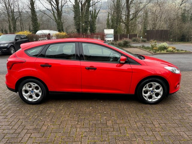 Ford Focus Hatchback LC62YVV Red #5