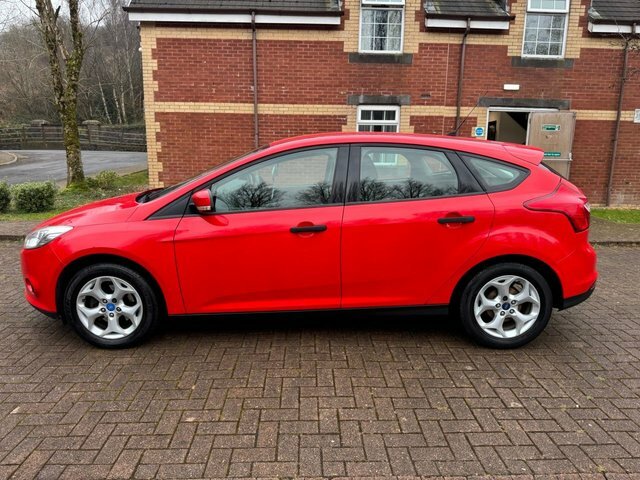 Ford Focus Hatchback LC62YVV Red #2