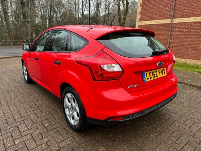 Ford Focus Hatchback LC62YVV Red #3