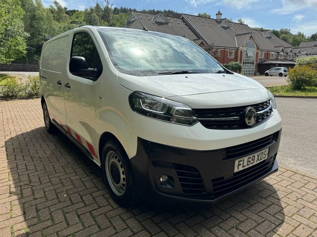 Vauxhall Vivaro Mpv FL69XDS White #6