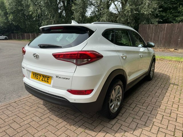 Hyundai Tucson Suv YR67ZCE White #3