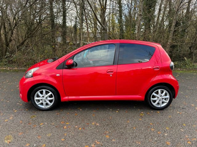 Toyota Aygo Hatchback DY63VFU Red #2