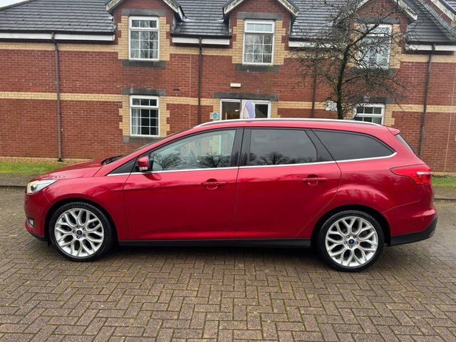 Ford Focus Estate EX67OXL Red #2