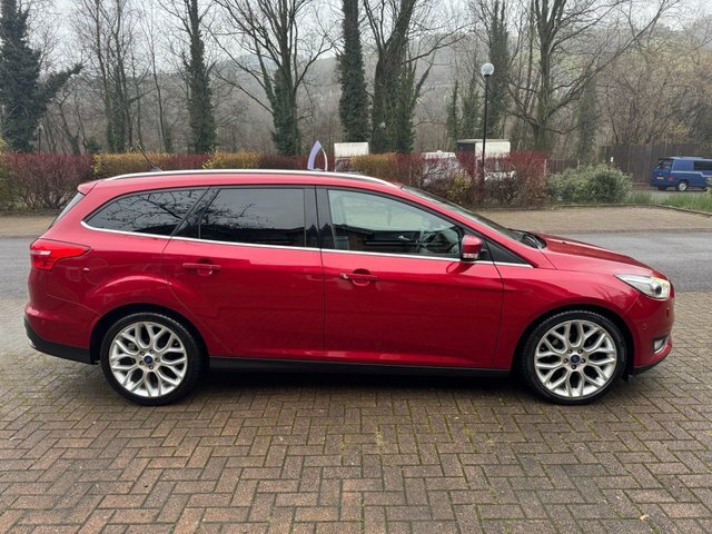 Ford Focus Estate EX67OXL Red #5