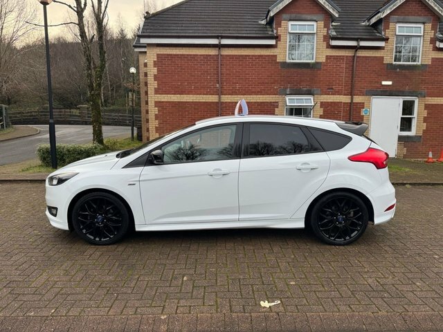 Ford Focus Hatchback HV17ZDM White #2