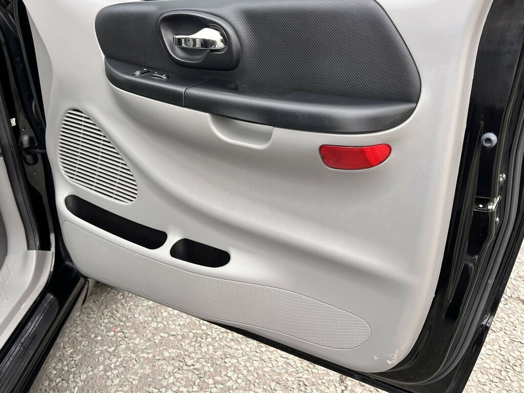 Ford F-150 Svt Lightning Black #28