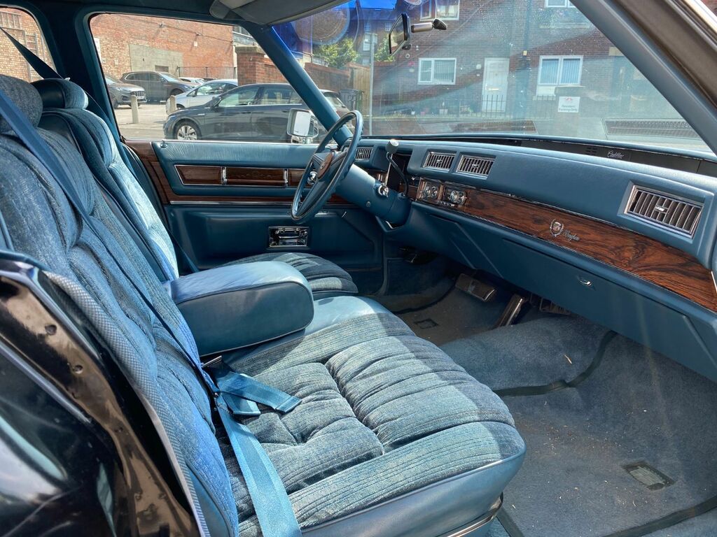 Cadillac Brougham Fleetwood 8.2 V8 SCA98P Black #3