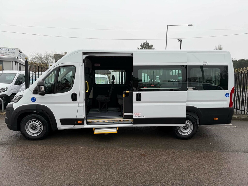 Vauxhall Movano 3500 Biturbo Prime 17 Seat Minibuss DN75KOW #5