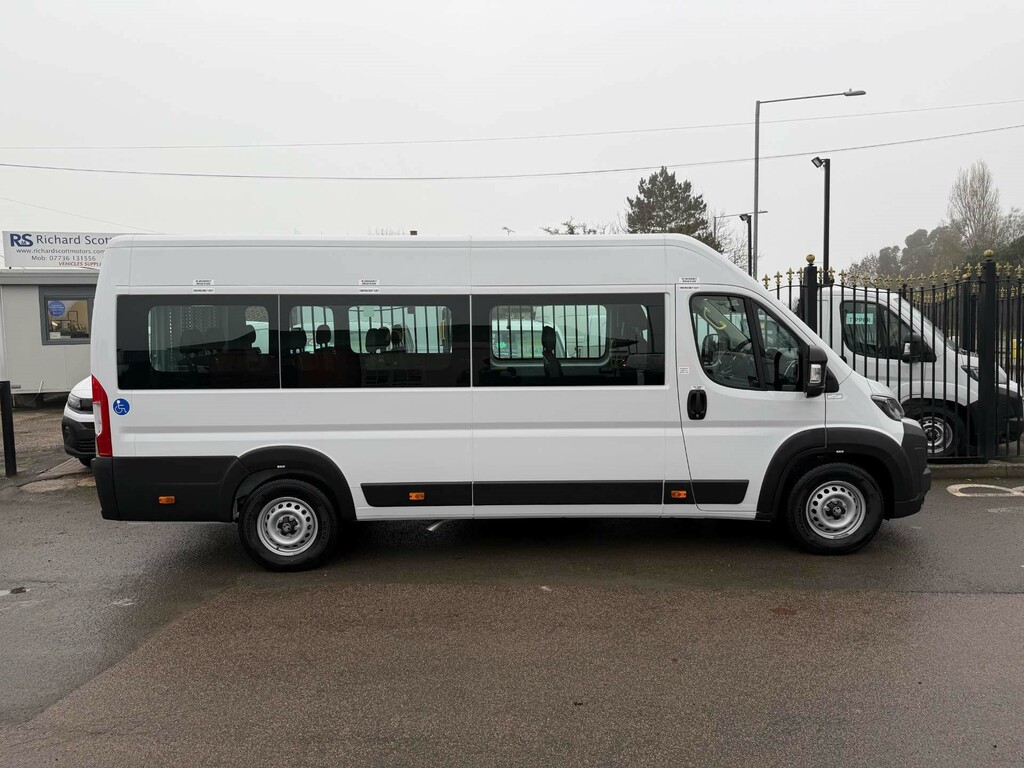Vauxhall Movano 3500 Biturbo Prime 17 Seat Minibuss DN75KOW #4