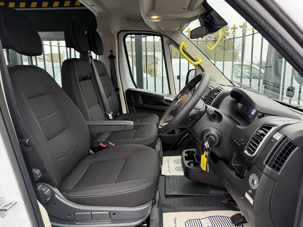 Vauxhall Movano 3500 Biturbo Prime 17 Seat Minibuss DN75KOW #6