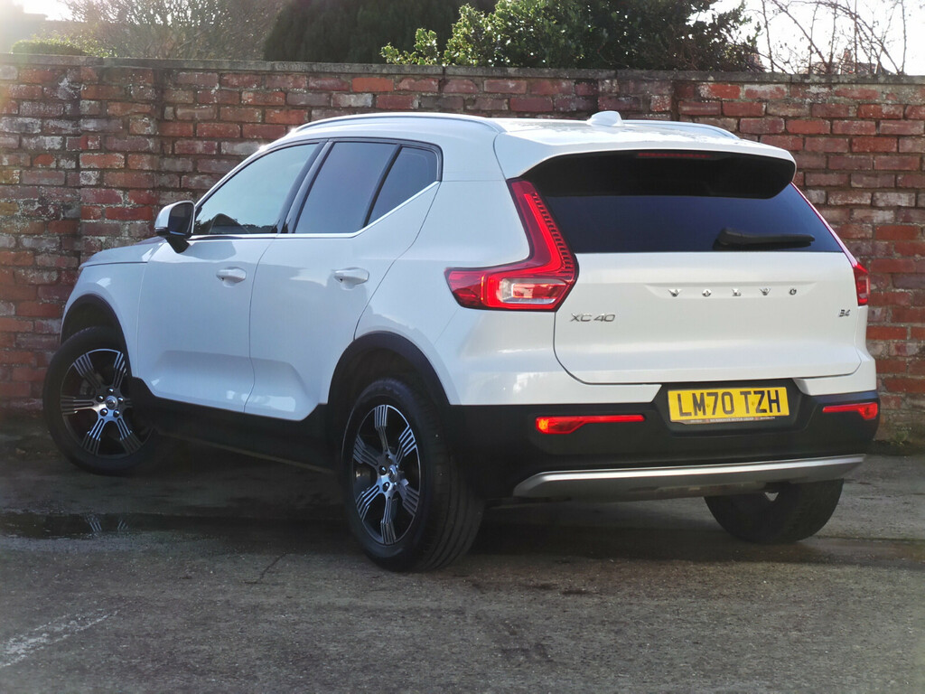 Volvo XC40 2.0 B4p Inscription LM70TZH White #3
