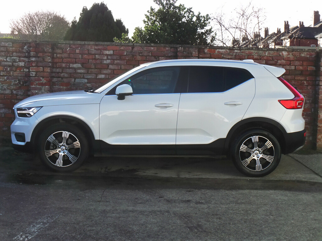Volvo XC40 2.0 B4p Inscription LM70TZH White #2