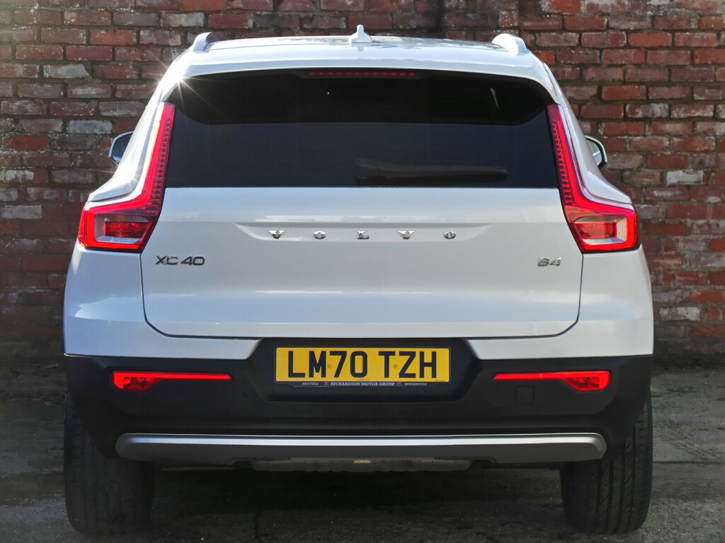 Volvo XC40 2.0 B4p Inscription LM70TZH White #4