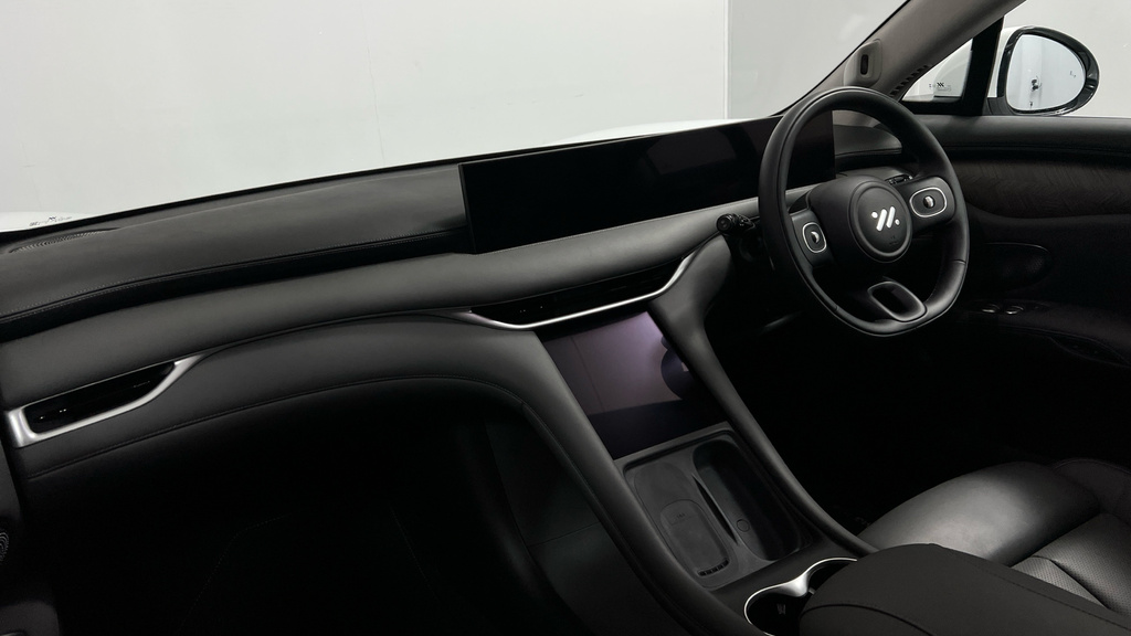 MG IM6 100Kwh Awd Launch Edition HX75URH White #2